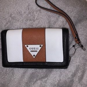 Women’s Guess Wristlet BRAND NEW